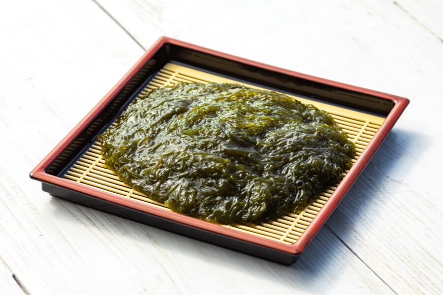 生もずくとは?沖縄の味「生もずく」の意味を解説します。 | 島酒家